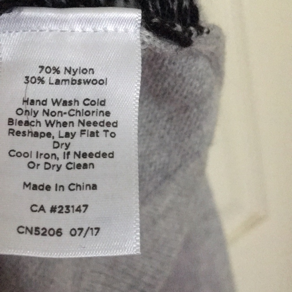 Talbots pullover Sweater! - Picture 7 of 7